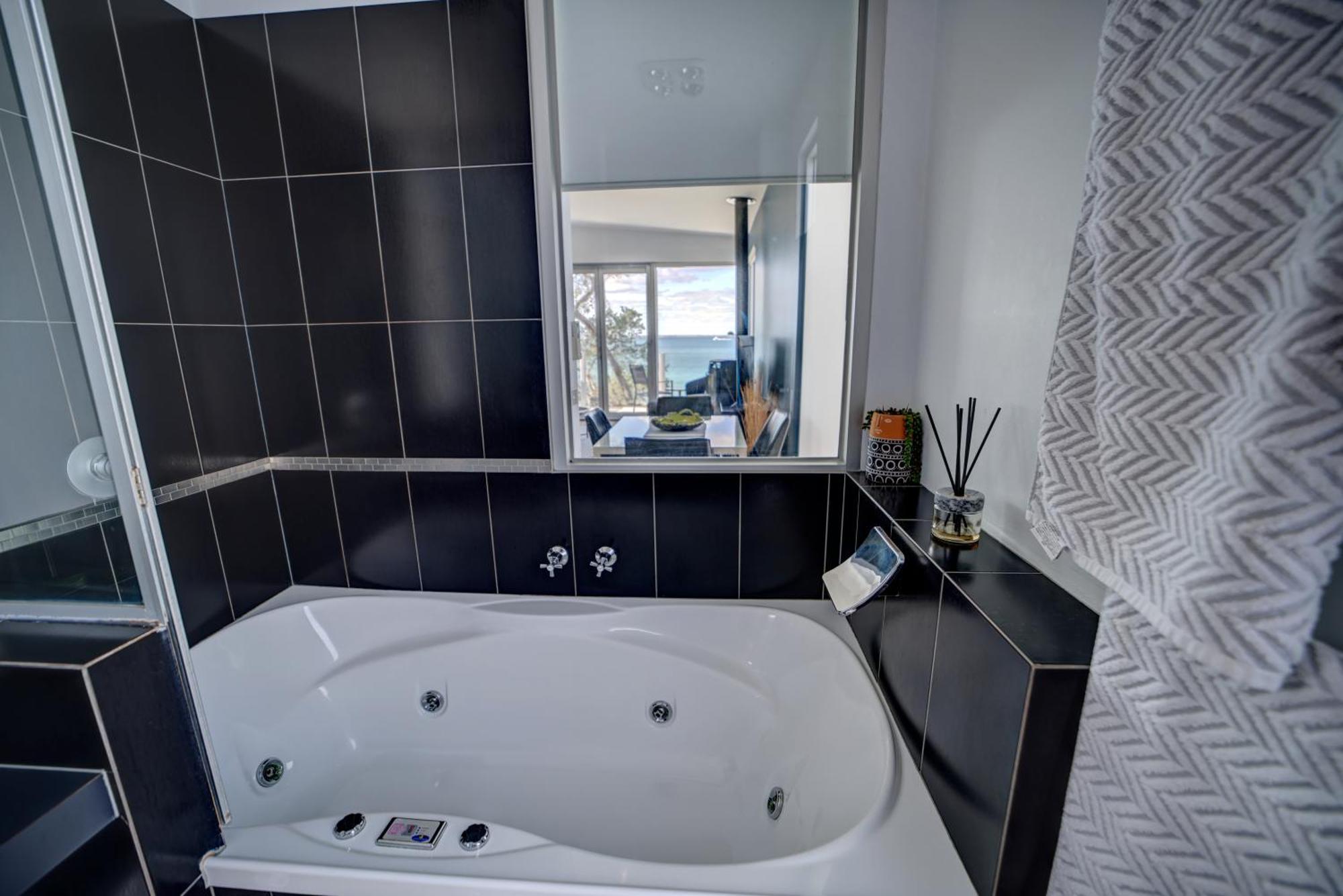 Battery Cove Beach Front Apartment พอร์ตแฟรี ภายนอก รูปภาพ